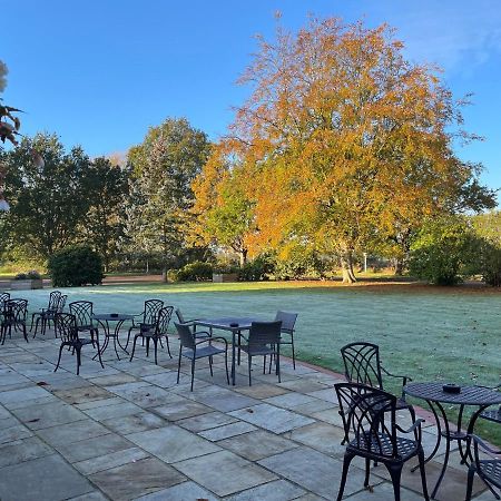 Hadlow Manor Hotel Exterior foto