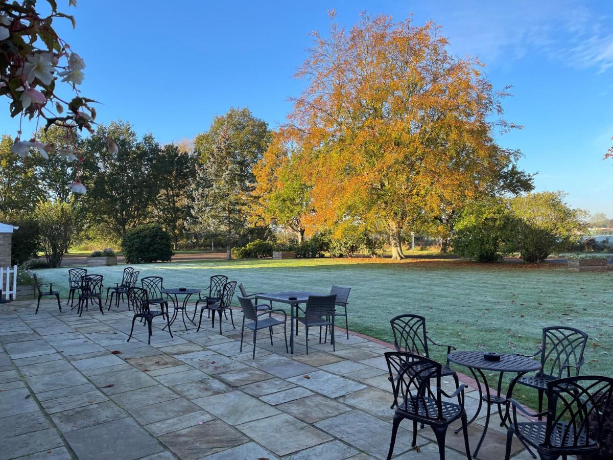 Hadlow Manor Hotel Exterior foto